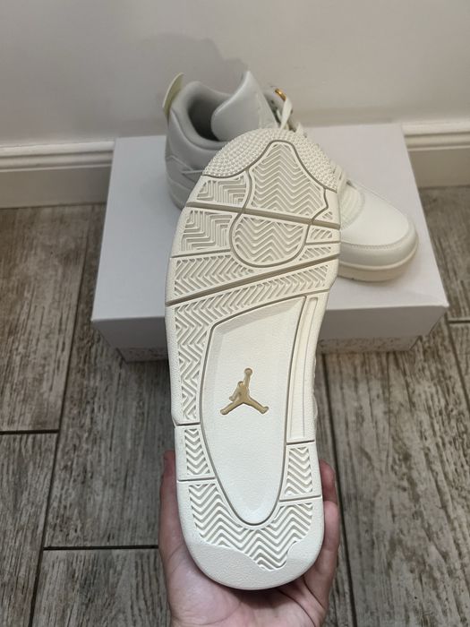Jordan 4 Gold Metalic