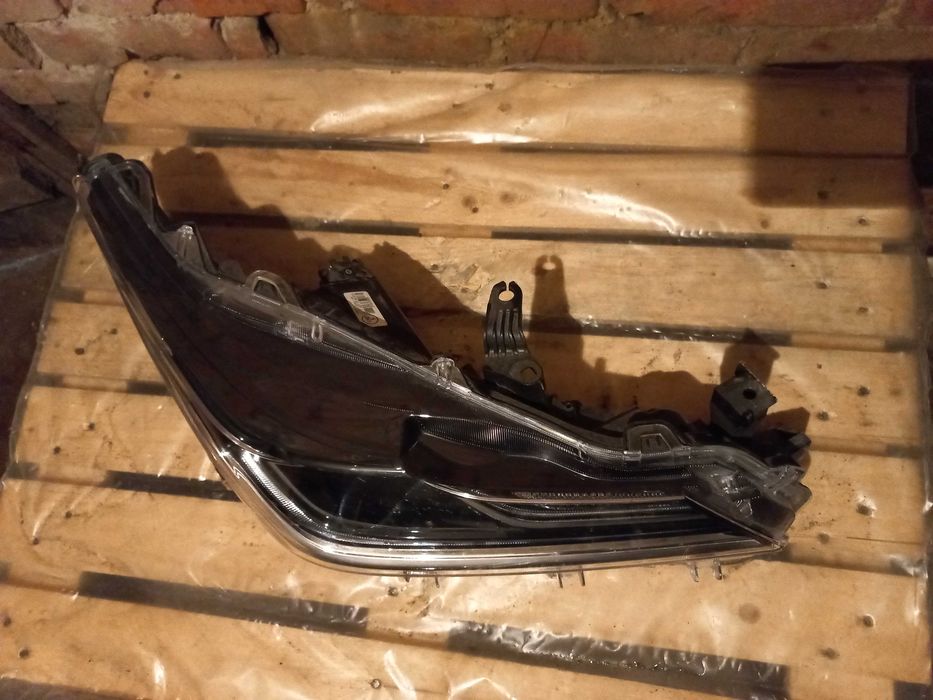 Десен фар LED за Тойота Корола седан след 2019