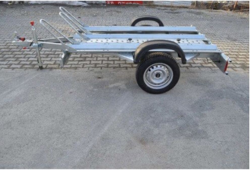 Inchiriez remorca moto