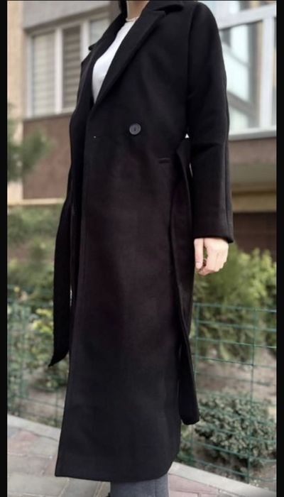 Пальто черное ниже колена