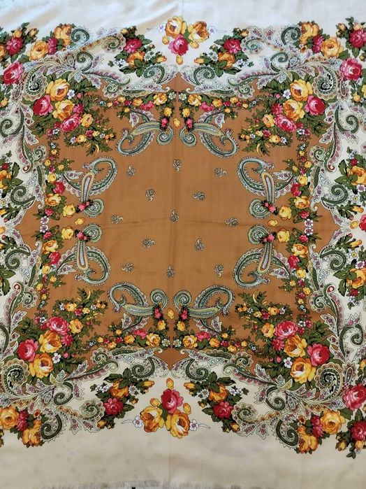 Платки , палантины нарядные, новые