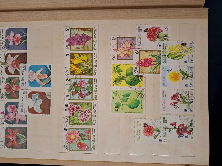 Продам альбом с марками(Тема: Цветы,бабочки,грибы...