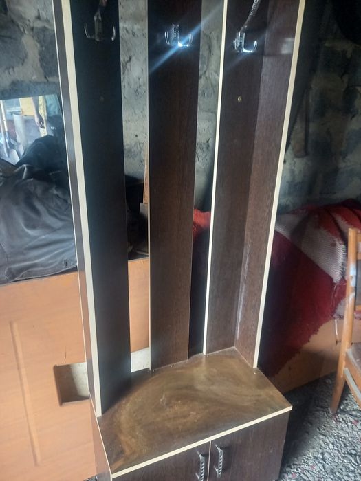 Продаю вешалку для прихожки