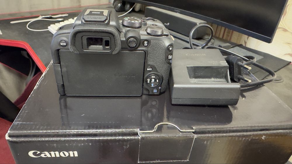 Canon r10 kit rf-s 18-45