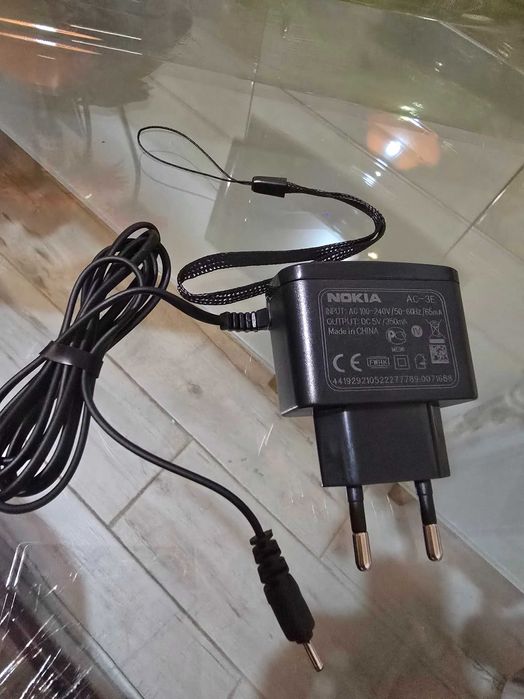 Vând Nokia E72 silver, meniu limba rămână, 0 minite vorbite