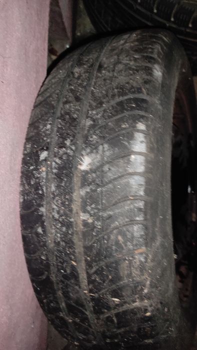 Vând cauciucuri cu sau fara jenți