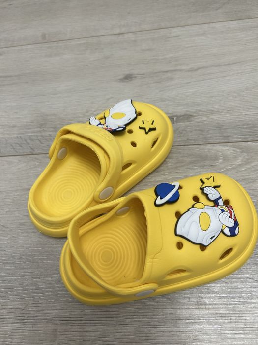 Продам детскую обувь