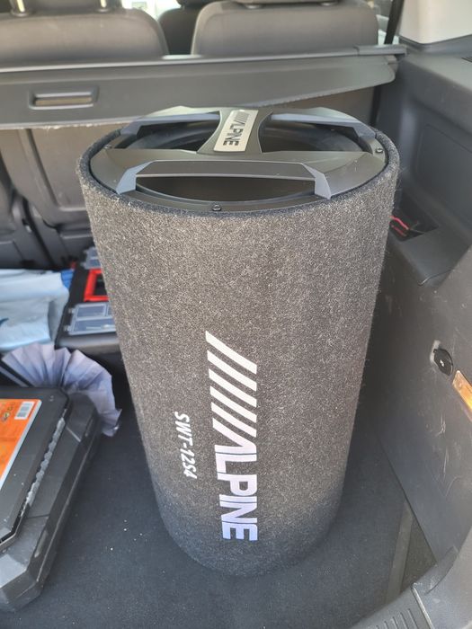 Vând subwoofer auto complet