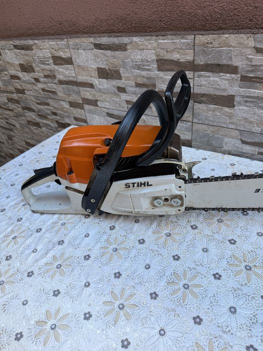 Продавам бензинов моторен трион STIHL MS 261 C