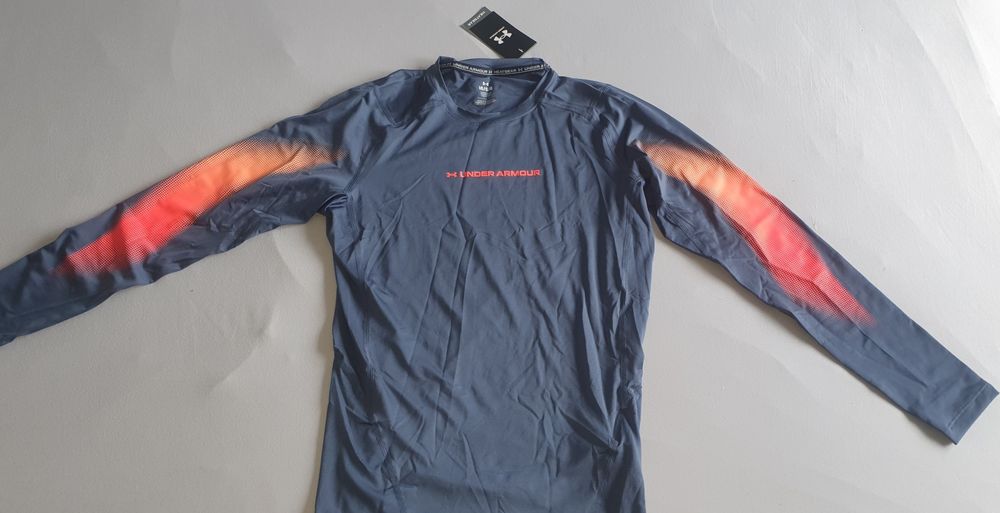 UNDER ARMOUR - Спортни Дрехи