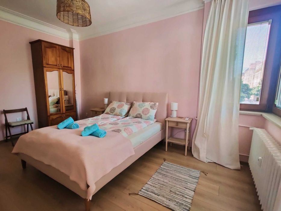 Дава се под наем Тристаен апартамент в София, Център - 70 кв.м за 714 € - Снимка #1