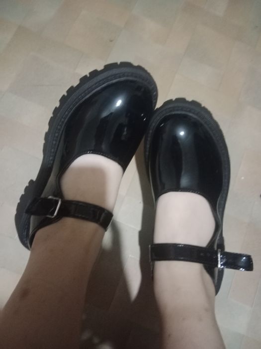 Продаю женские туфли