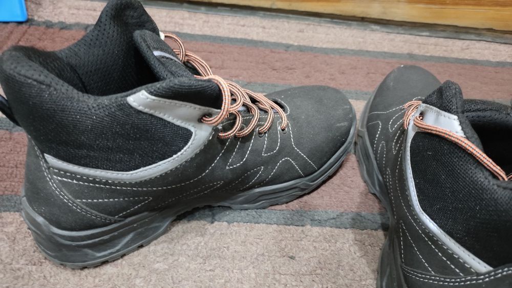 Продам спец обувь