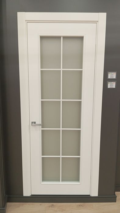 Продаются двери с ветририны