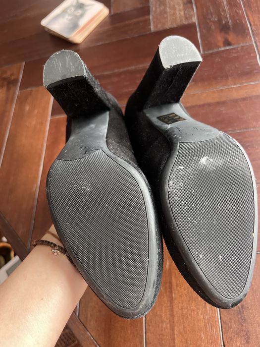 Pantofi din piele intoarsa in stare foarte buna