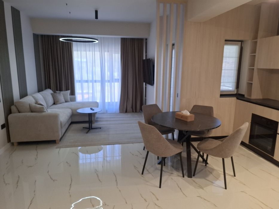 Vand apartament 2 dormitoare, living cu bucătărie open space, 1 baie, 2 terase, loc parcare.