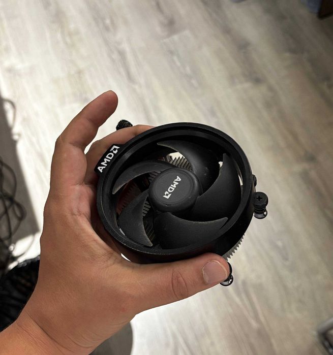 Продаётся AMD Ryzen 5 3600 с боксовым кулером AMD