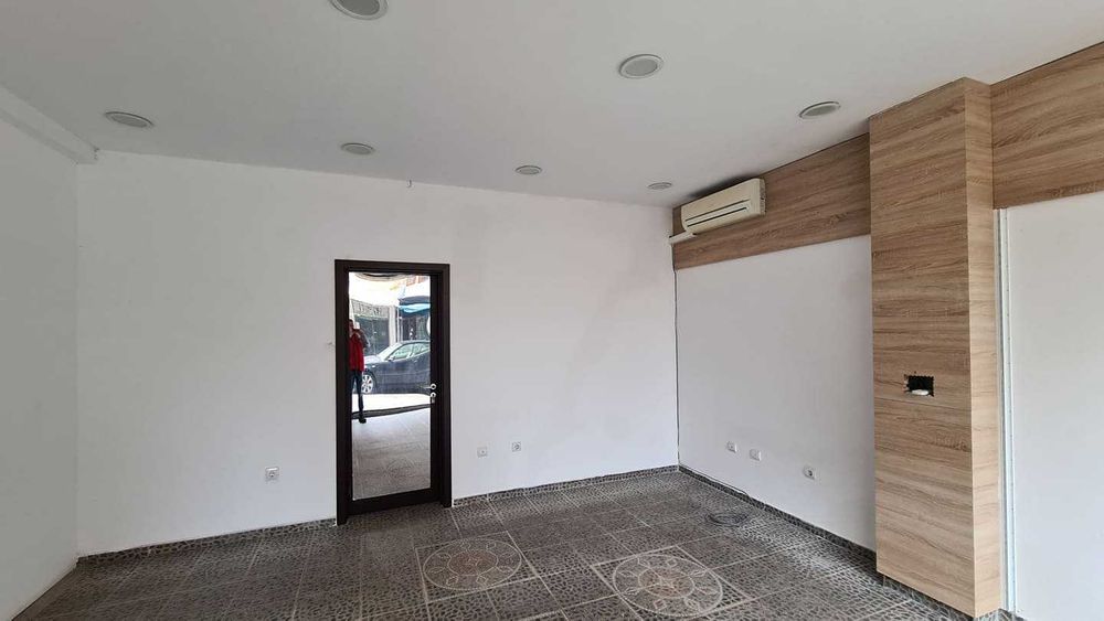 Дава се под наем Магазин в Поморие - 30 кв.м за 3989.73 € - Снимка #1