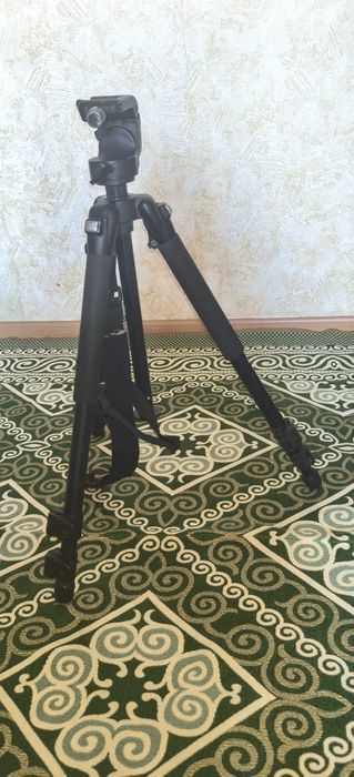 Продам Штатив профессиональный.