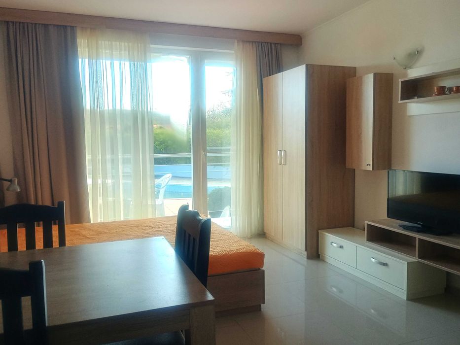 ТОП НАЕМ / Първа линия с басейн и паркомясто, Несебър, Кристал Б5