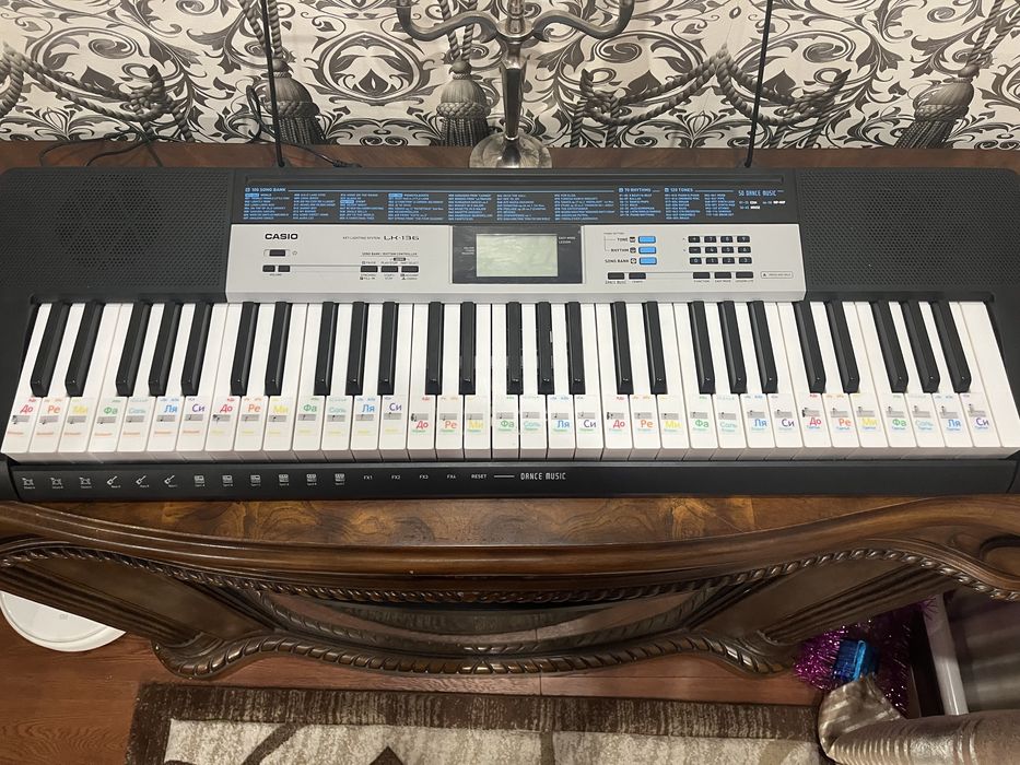 Синтезатор Casio Lk-136-k7