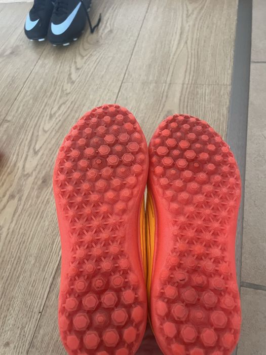 Ghete fotbal teren sintetic marimea 34