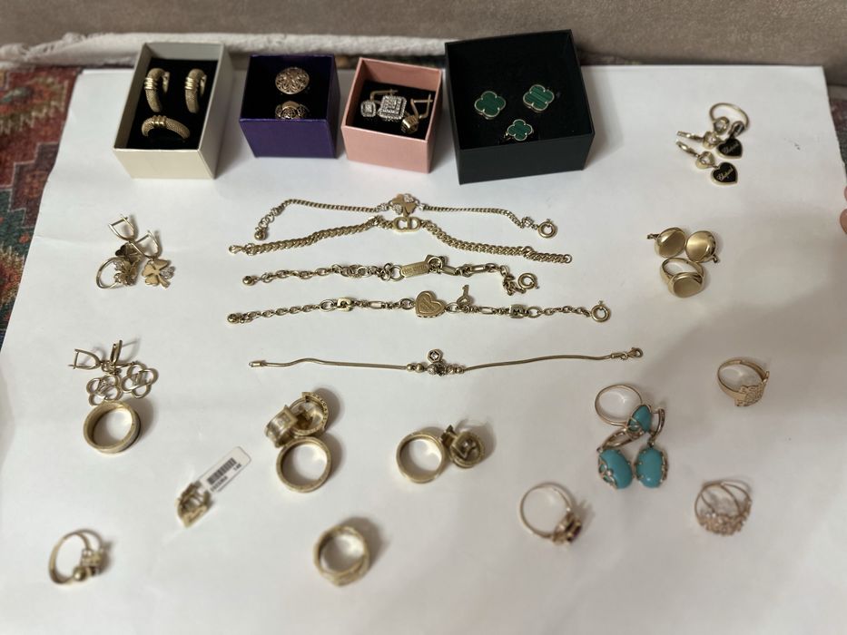 Золотые изделия продаю