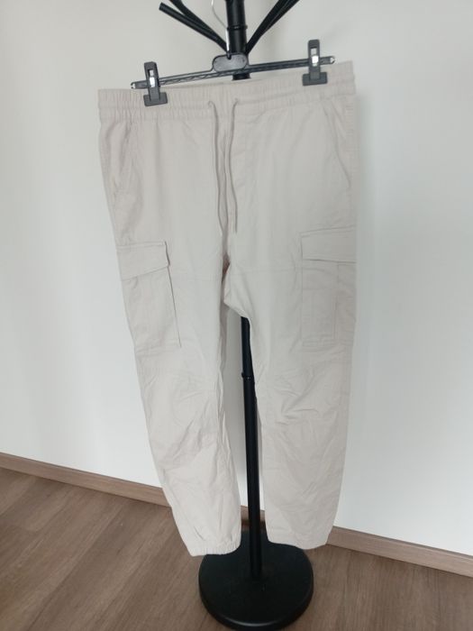 Vând pantaloni cargo pt bărbați