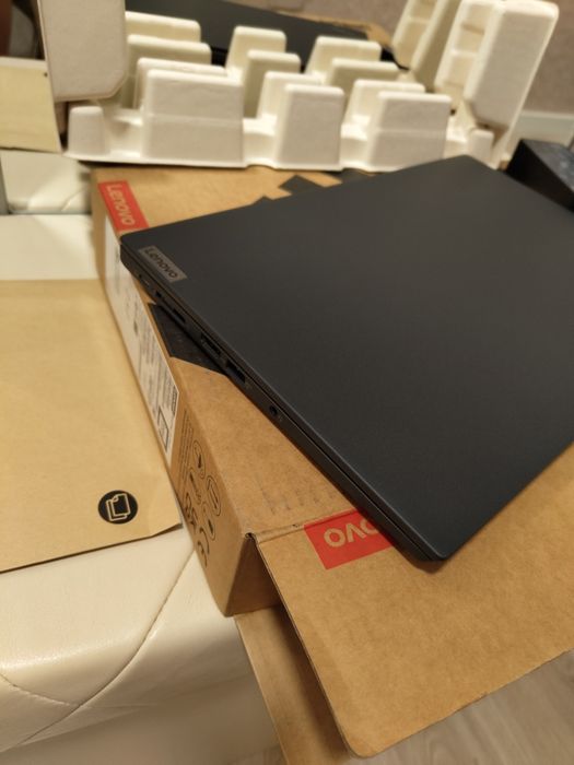 Thinkpad T14s Gen 2,  14", i5 1135G7, 16Gb, 512Ssd, 72%CG
