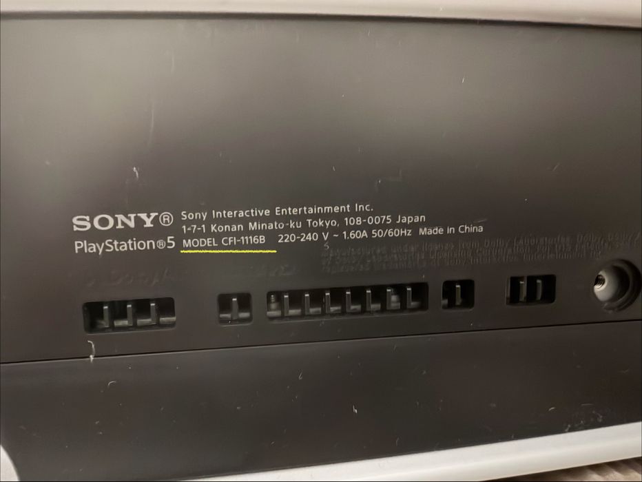 PlayStation 5 Digital Edition cu 2 controllere ! Folosit foarte rar .