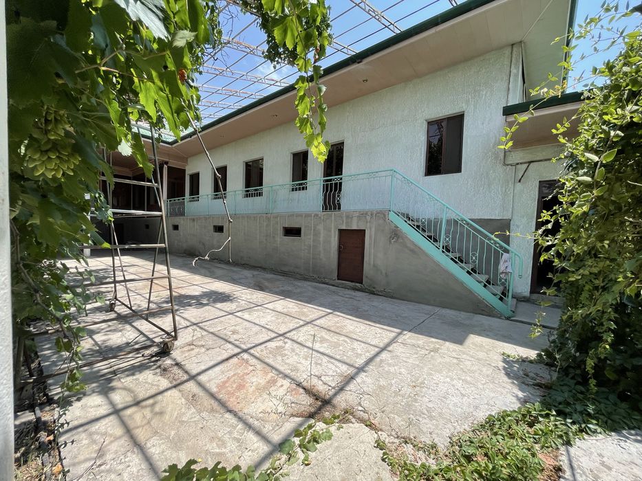 Hovli uy sotiladi egalik soni 1 ta kadastr hujjati bor