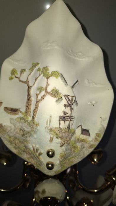 Продам люстру целая