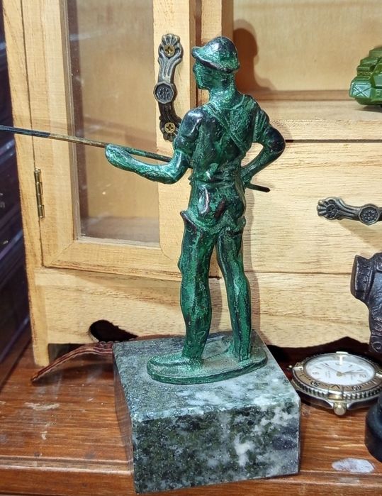 Statuie soldat vintage din bronz masiv pe postament de marmură