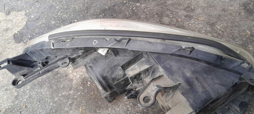 Фарове за Тойота Рав4 3 генерация