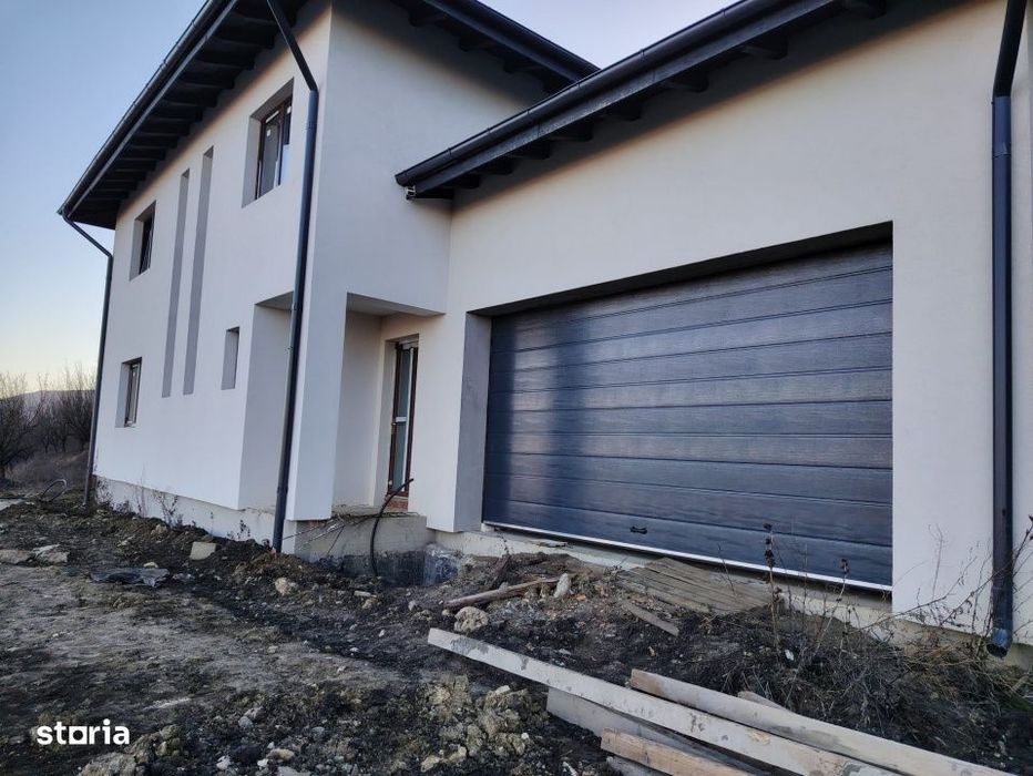 Dezmir, casa individuala, 3 dormitoare, 3 bai, garaj, 500 mp teren