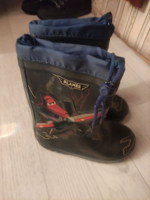 Продам резиновые сапожки,28 размер