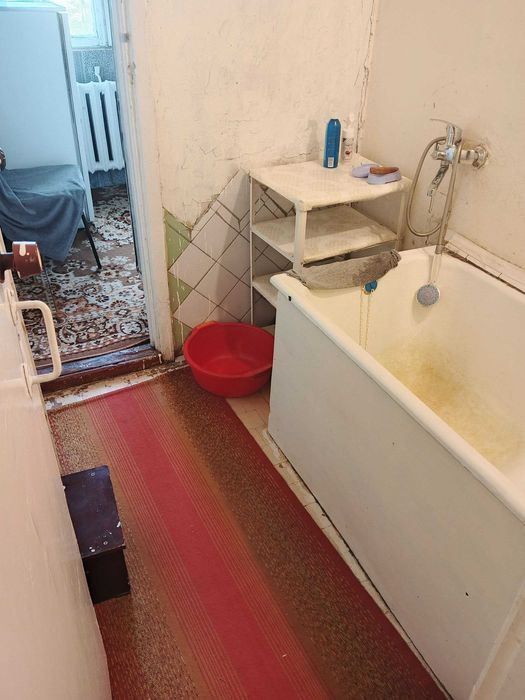 Продается квартира 2/5/5 на 11-квартал, перекресток Шухрат