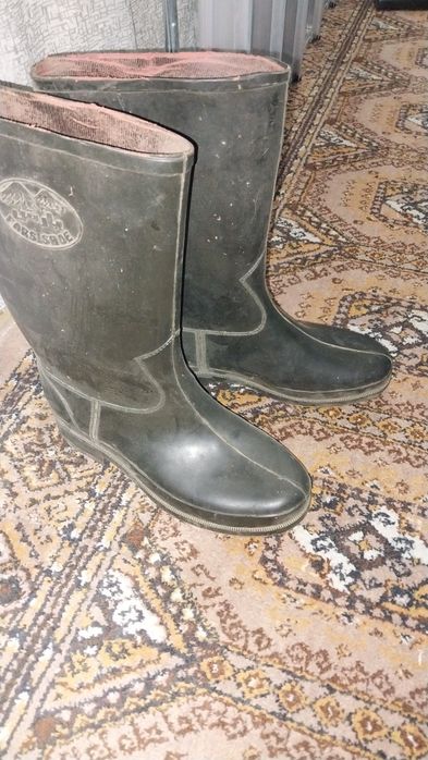 Сапоги резиновые состояние отличное, водонепроницаемые