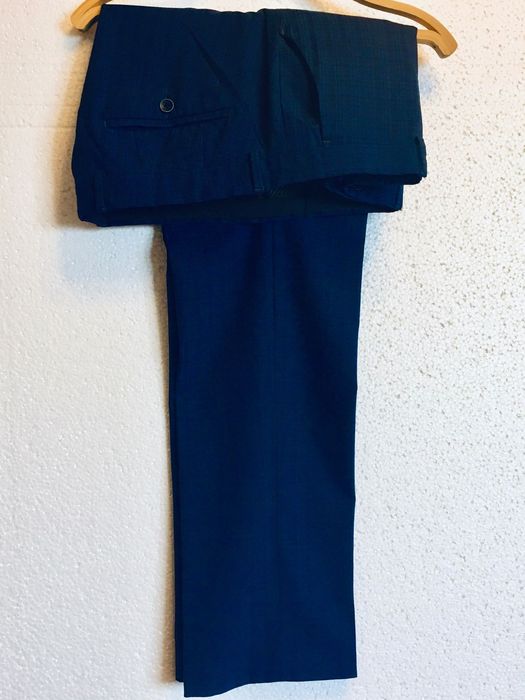 Мужской синий костюм