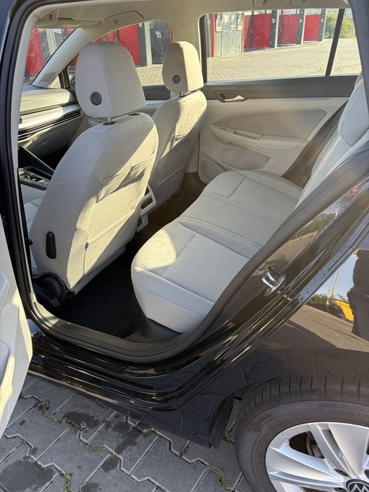 Vokswagen Golf  8 automat 1.0 eTSI mild hybrid