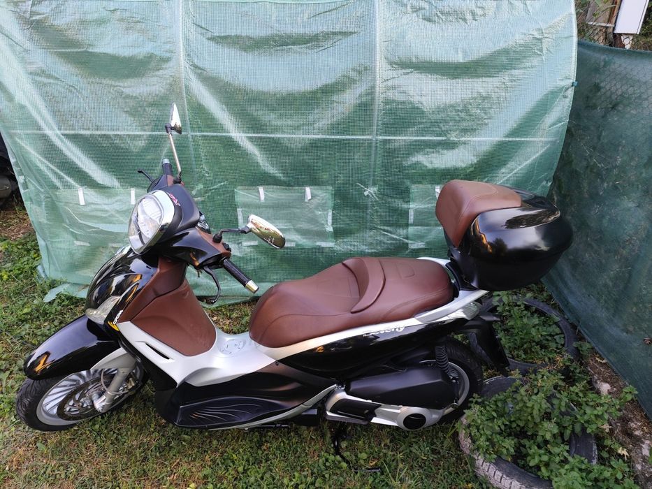 Пиаджо Бевърли 300 Piaggio Beverley 300