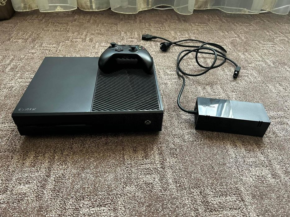 Xbox One 500GB + 9 jocuri – stare foarte bună – gata de jucat