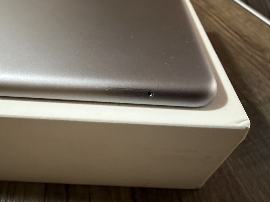 Ipad 5-th Gen. Space gray Wi-Fi + Cellular