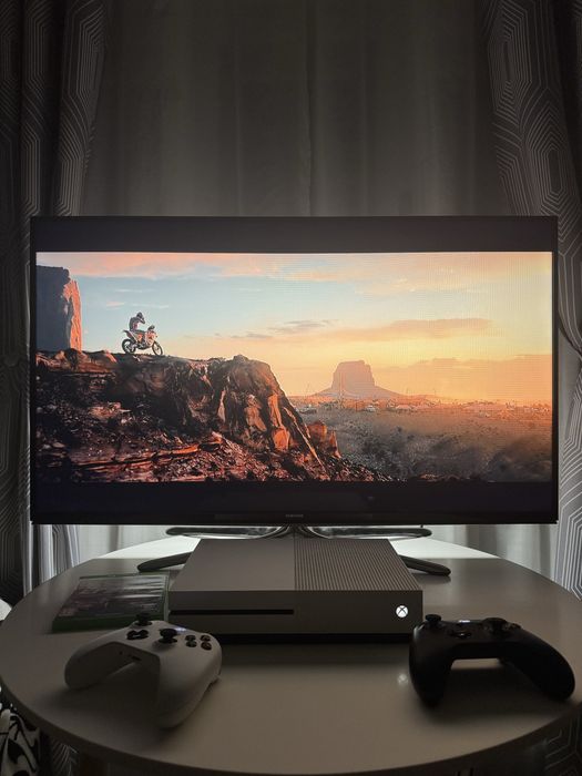 Xbox One S 1TB 2 controllere+jocuri