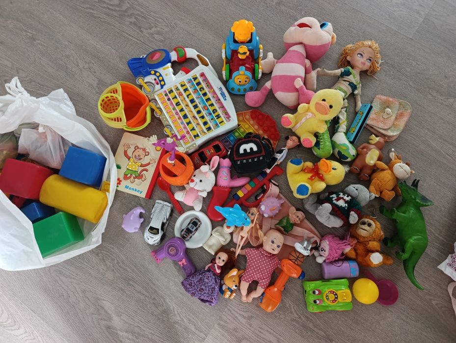 Продам игрушки разные буу
