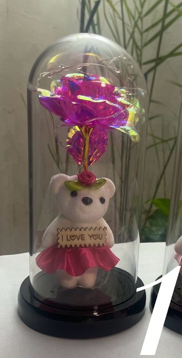 Вечна роза в купол, с мече и лампички, Свети Валентин , годишнина