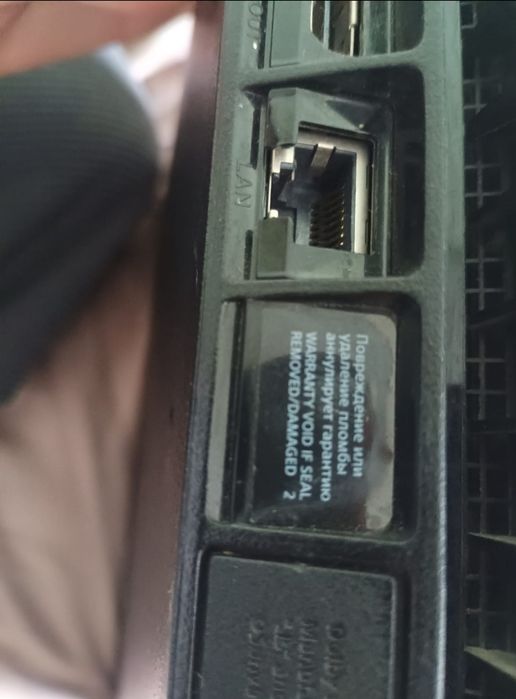 Продам PS4+3 геймпада+8 игр+зарядная станция