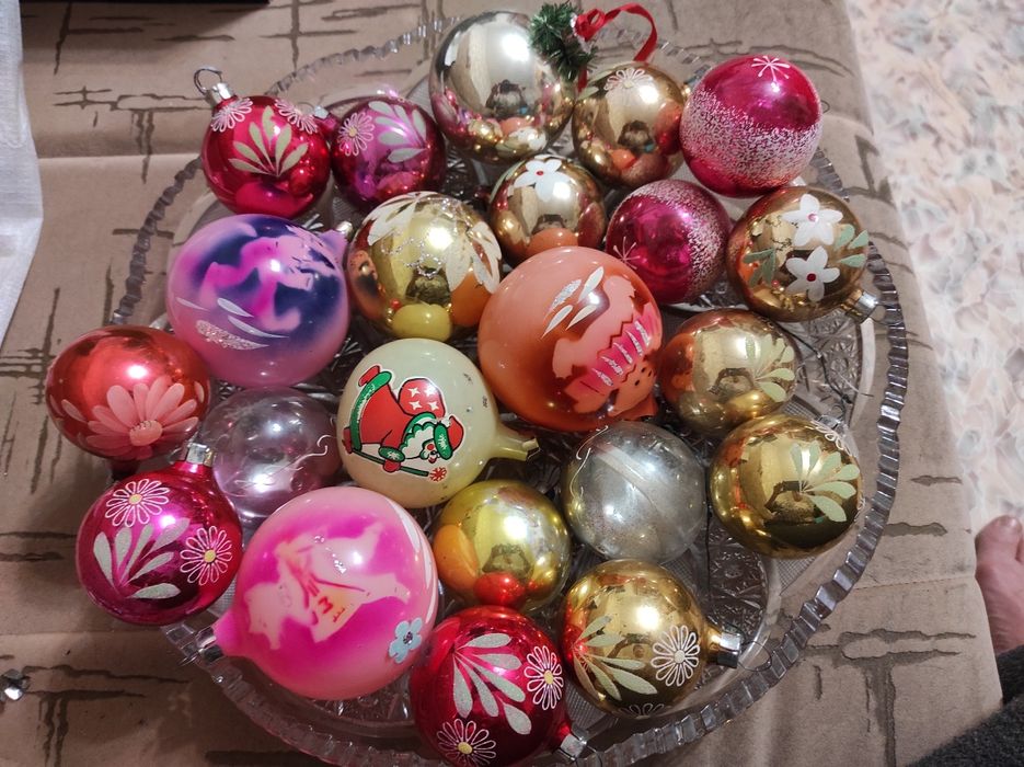 Стеклянные ёлочные игрушки