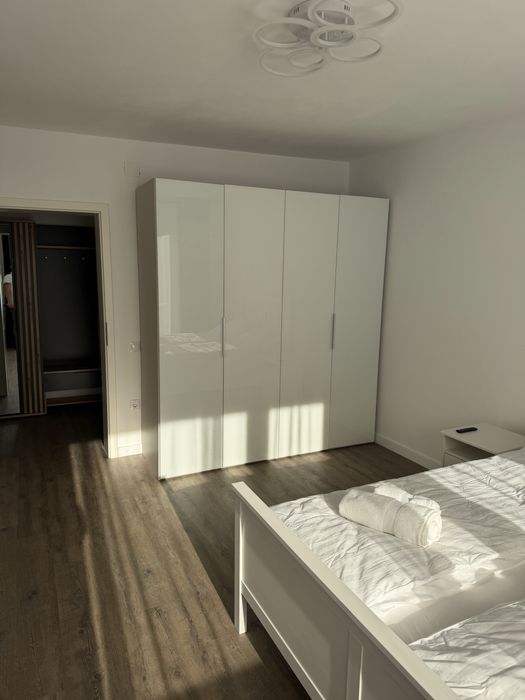 Inchiriez apartament 2 camere. Apartamentul este dotat si mobilat