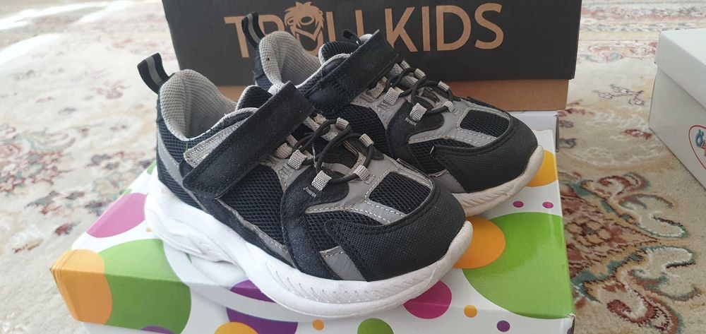 Продам детскую обувь